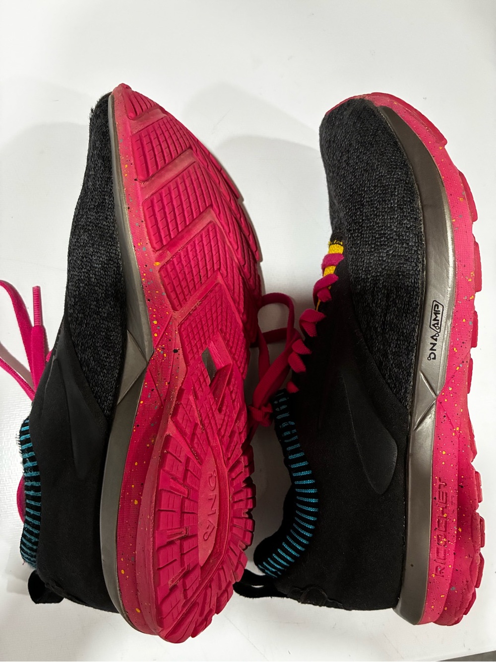 Brooks Ricochet LE Women's Running Shoes Black Pink Yellow Knit - Picture 9 of 9